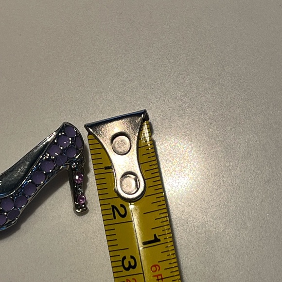 NWOT Purple high heel pin/brooch. - Picture 6 of 8